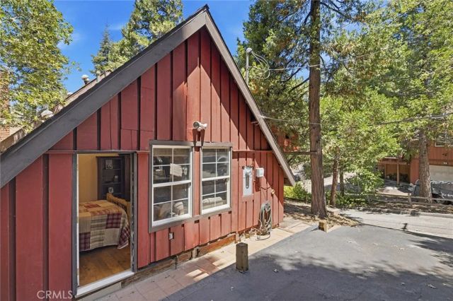 118 E Lane, Lake Arrowhead, CA 92352
