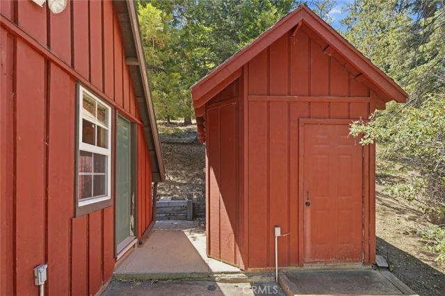 118 E Lane, Lake Arrowhead, CA 92352