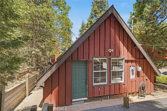 118 E Lane, Lake Arrowhead, CA 92352