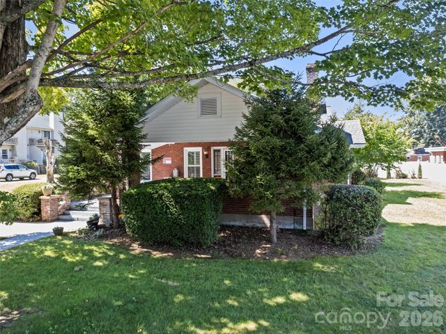 50 Epsom Street, Waynesville, NC 28786