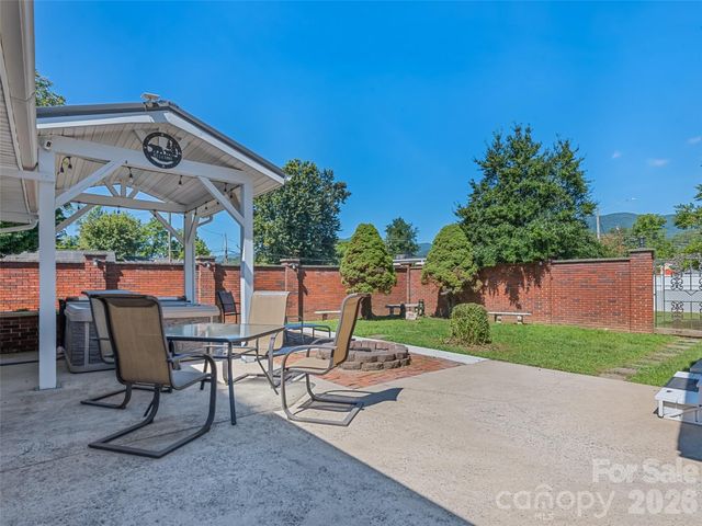 50 Epsom Street, Waynesville, NC 28786