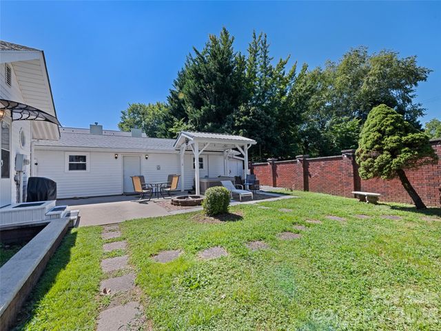 50 Epsom Street, Waynesville, NC 28786