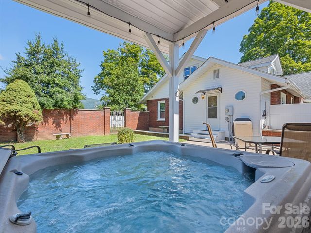 50 Epsom Street, Waynesville, NC 28786