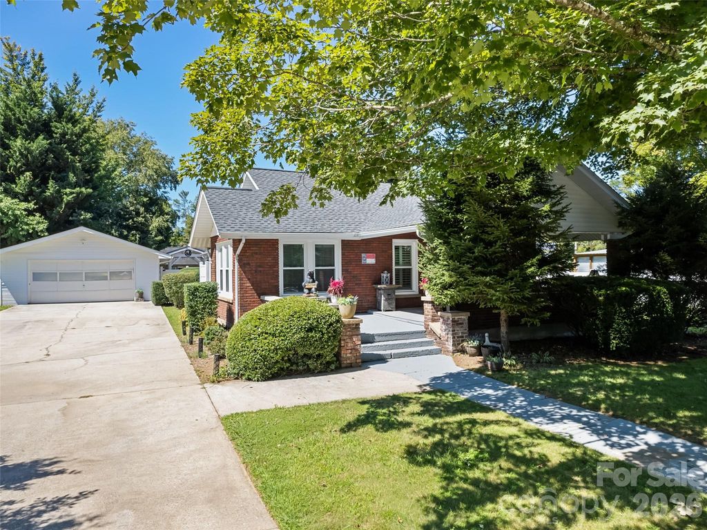 50 Epsom Street, Waynesville, NC 28786