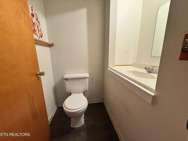 3614 Muddy Pond Rd, Monterey, TN 38574