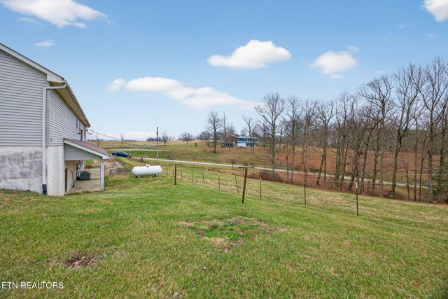 3614 Muddy Pond Rd, Monterey, TN 38574