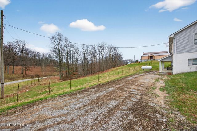 3614 Muddy Pond Rd, Monterey, TN 38574