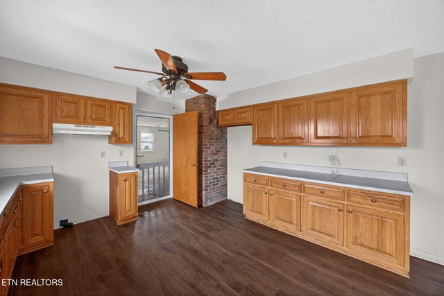 3614 Muddy Pond Rd, Monterey, TN 38574