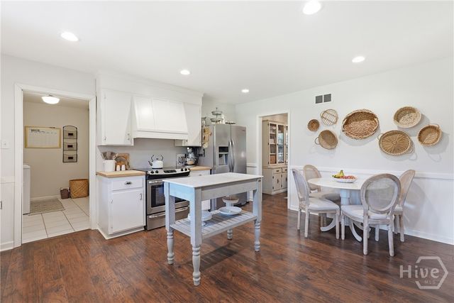 8305 Meadowbrook Road, Savannah, GA 31406