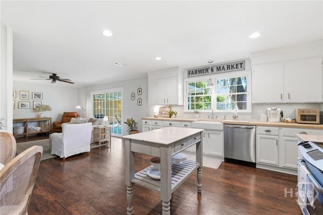 8305 Meadowbrook Road, Savannah, GA 31406