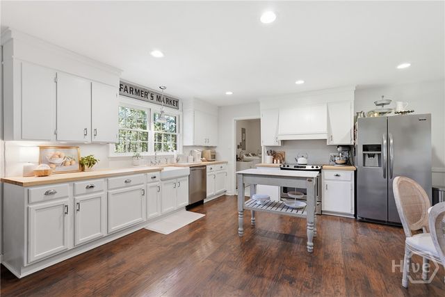 8305 Meadowbrook Road, Savannah, GA 31406