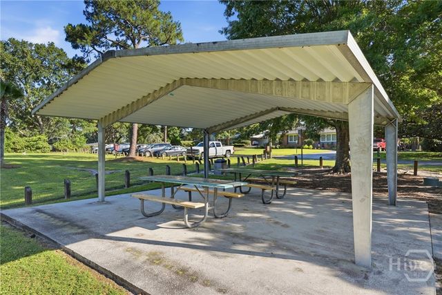 8305 Meadowbrook Road, Savannah, GA 31406
