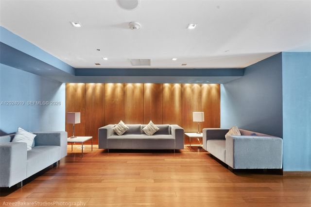 335 S Biscayne Blvd 802, Miami, FL 33131