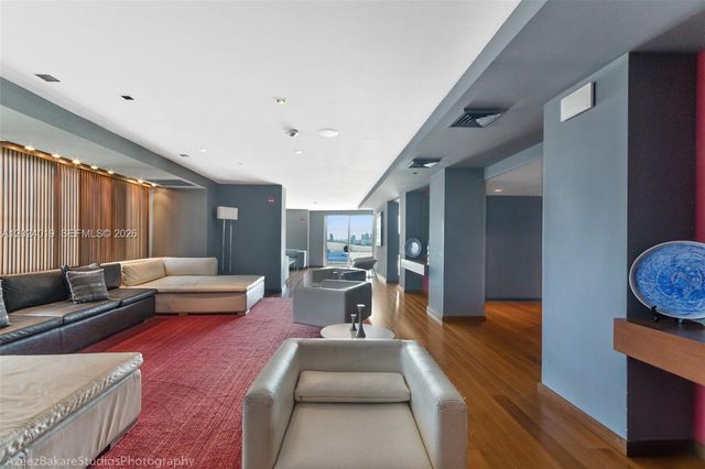 335 S Biscayne Blvd 802, Miami, FL 33131