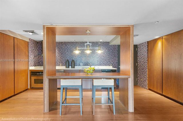 335 S Biscayne Blvd 802, Miami, FL 33131
