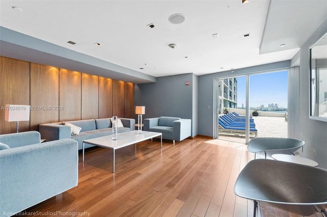 335 S Biscayne Blvd 802, Miami, FL 33131
