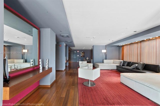 335 S Biscayne Blvd 802, Miami, FL 33131