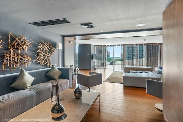 335 S Biscayne Blvd 802, Miami, FL 33131