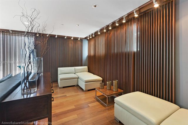 335 S Biscayne Blvd 802, Miami, FL 33131