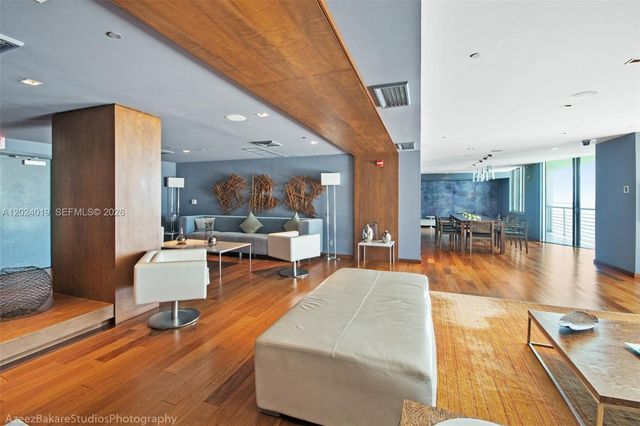 335 S Biscayne Blvd 802, Miami, FL 33131