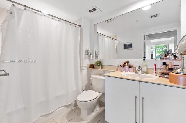 335 S Biscayne Blvd 802, Miami, FL 33131