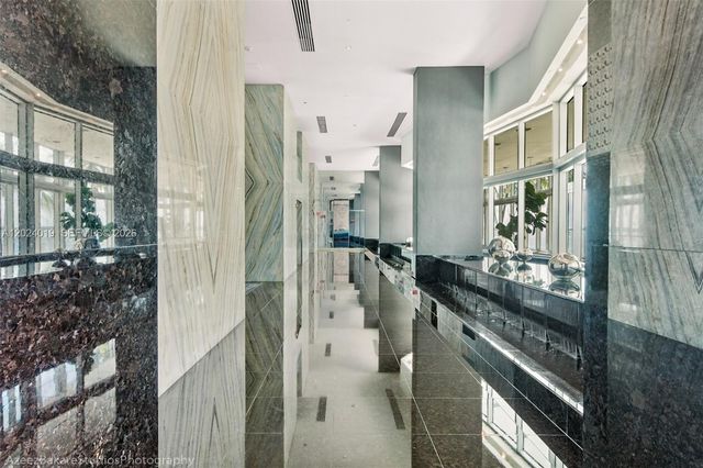 335 S Biscayne Blvd 802, Miami, FL 33131