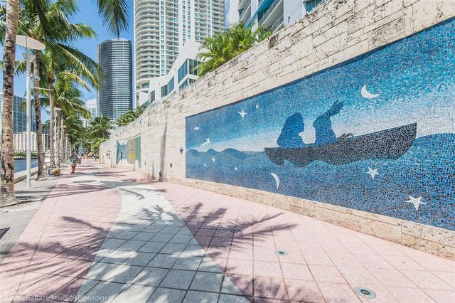 335 S Biscayne Blvd 802, Miami, FL 33131