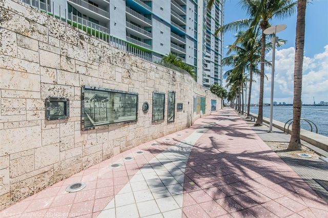 335 S Biscayne Blvd 802, Miami, FL 33131
