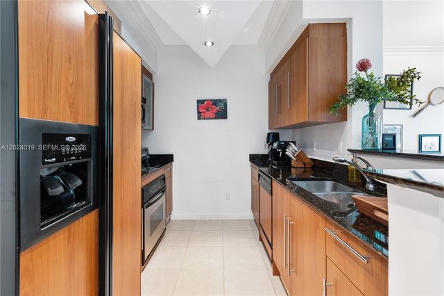 335 S Biscayne Blvd 802, Miami, FL 33131