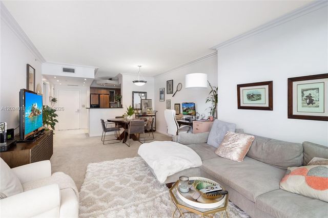 335 S Biscayne Blvd 802, Miami, FL 33131