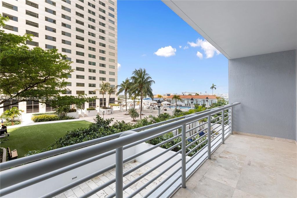 335 S Biscayne Blvd 802, Miami, FL 33131