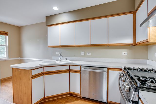 2492 Dickens Drive 2492, Aurora, IL 60503