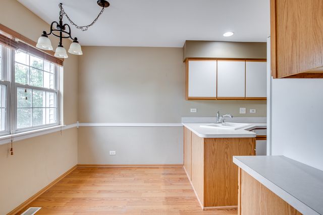 2492 Dickens Drive 2492, Aurora, IL 60503