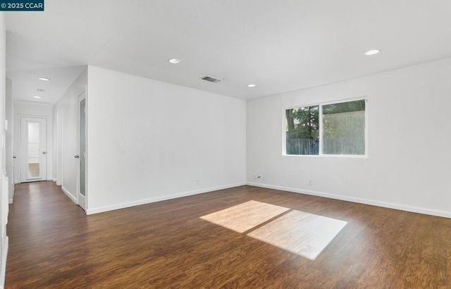 1878 Southwood Dr, Vacaville, CA 95687