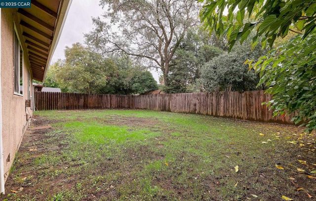 1878 Southwood Dr, Vacaville, CA 95687