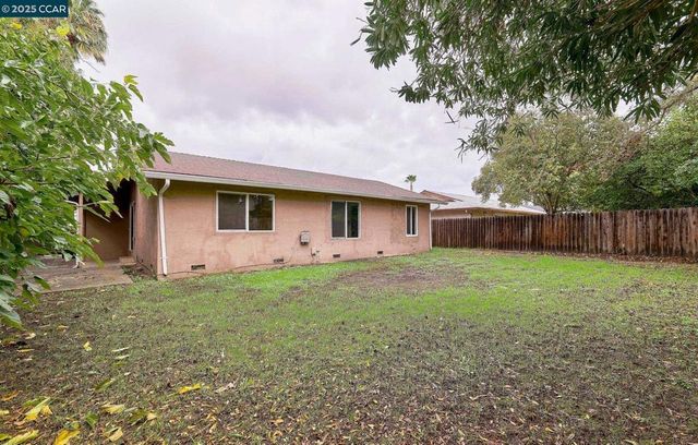 1878 Southwood Dr, Vacaville, CA 95687