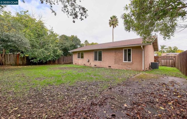 1878 Southwood Dr, Vacaville, CA 95687