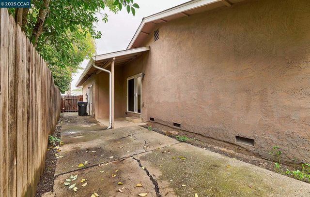 1878 Southwood Dr, Vacaville, CA 95687