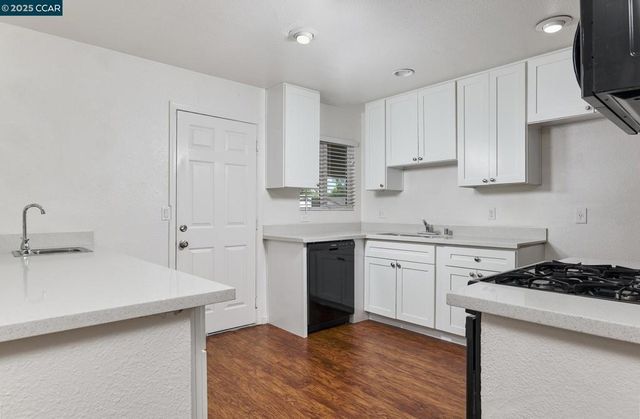 1878 Southwood Dr, Vacaville, CA 95687