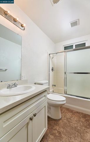 1878 Southwood Dr, Vacaville, CA 95687