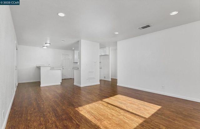 1878 Southwood Dr, Vacaville, CA 95687