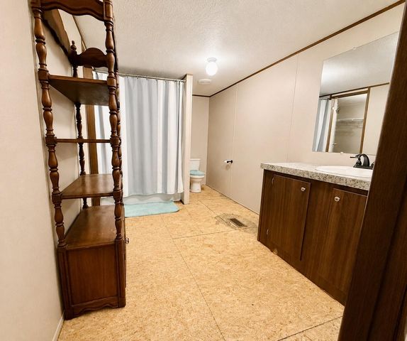 235 Red Oak, Onalaska, TX 77360