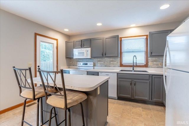 6021 Yosemite Drive, Newburgh, IN 47630
