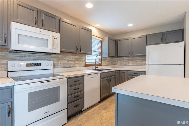 6021 Yosemite Drive, Newburgh, IN 47630