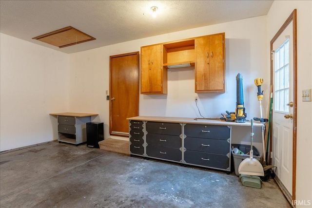 6021 Yosemite Drive, Newburgh, IN 47630