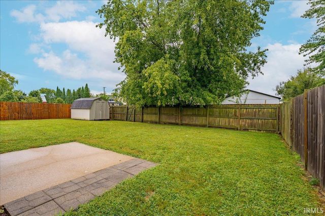 6021 Yosemite Drive, Newburgh, IN 47630