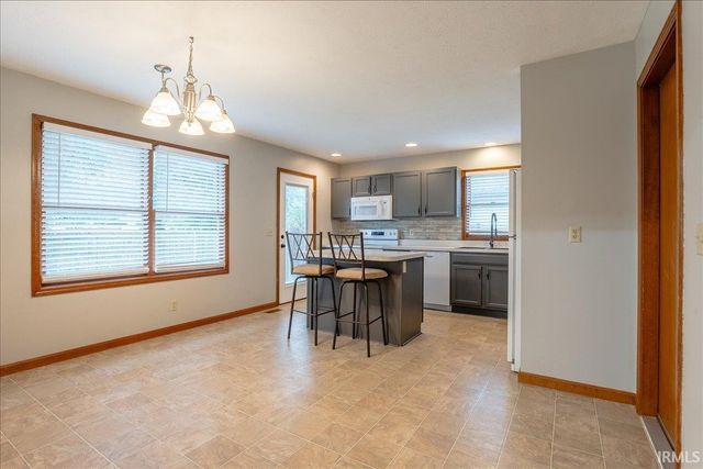 6021 Yosemite Drive, Newburgh, IN 47630