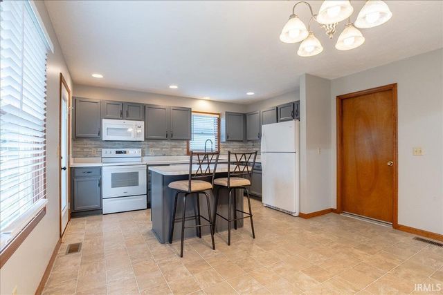 6021 Yosemite Drive, Newburgh, IN 47630