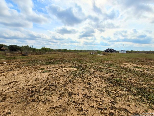 2072 County Road 421, Stockdale, TX 78160