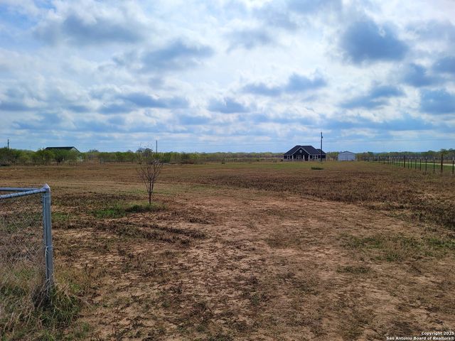 2072 County Road 421, Stockdale, TX 78160